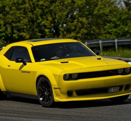 Jazda Dodge Challenger | 1 okrążenie | Wiele Lokalizacji