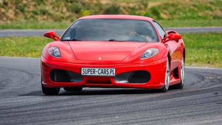 Pojedynek Ferrari F430 vs. Dodge Viper | 2 okrążenia | Wiele Lokalizacji-Prezent dla Kobiety_P