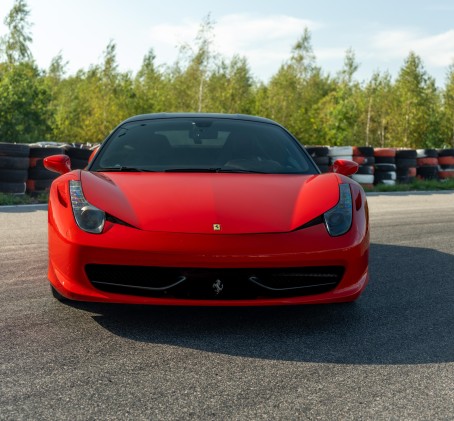 Jazda Ferrari 458 Italia | 2 okrążenia | Wiele Lokalizacji