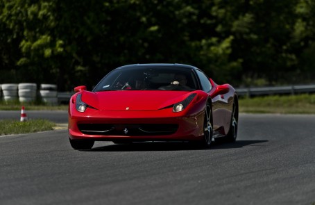 Jazda Ferrari 458 Italia (2 okrążenia) | Wiele Lokalizacji