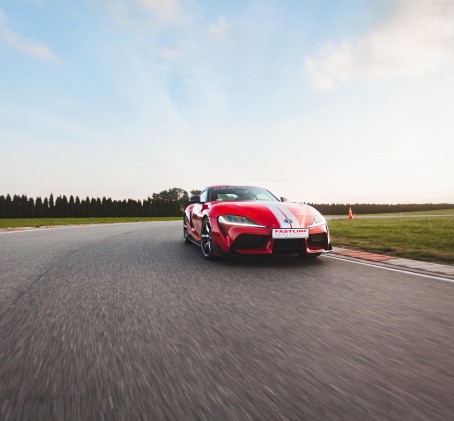 Jazda Toyota GR Supra (2 okrążenia) | Wiele Lokalizacji