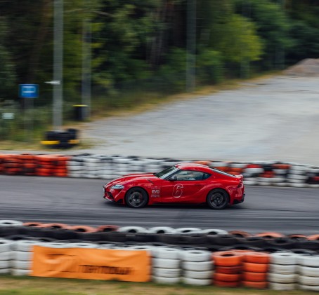 Jazda Toyota GR Supra na Torze Głównym (2 okrążenia) | Poznań (okolice)