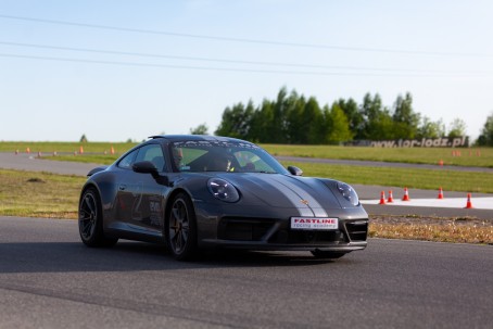 Jazda Porsche 911 Carrera 4 GTS (2 okrążenia) | Wiele Lokalizacji