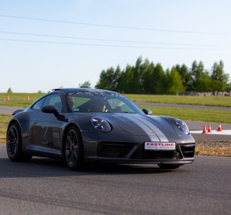 Jazda Porsche 911 Carrera 4 GTS (2 okrążenia) | Wiele Lokalizacji