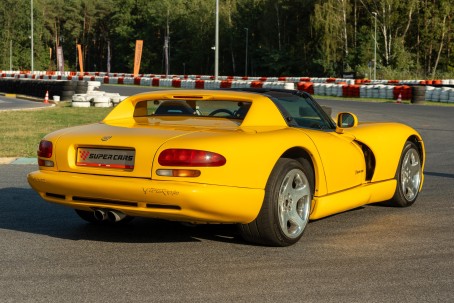 Jazda Dodge Viper | 2 okrążenia | Wiele Lokalizacji