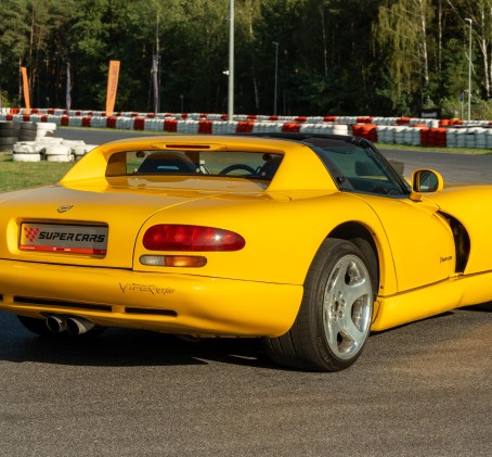 Jazda Dodge Viper | 2 okrążenia | Wiele Lokalizacji