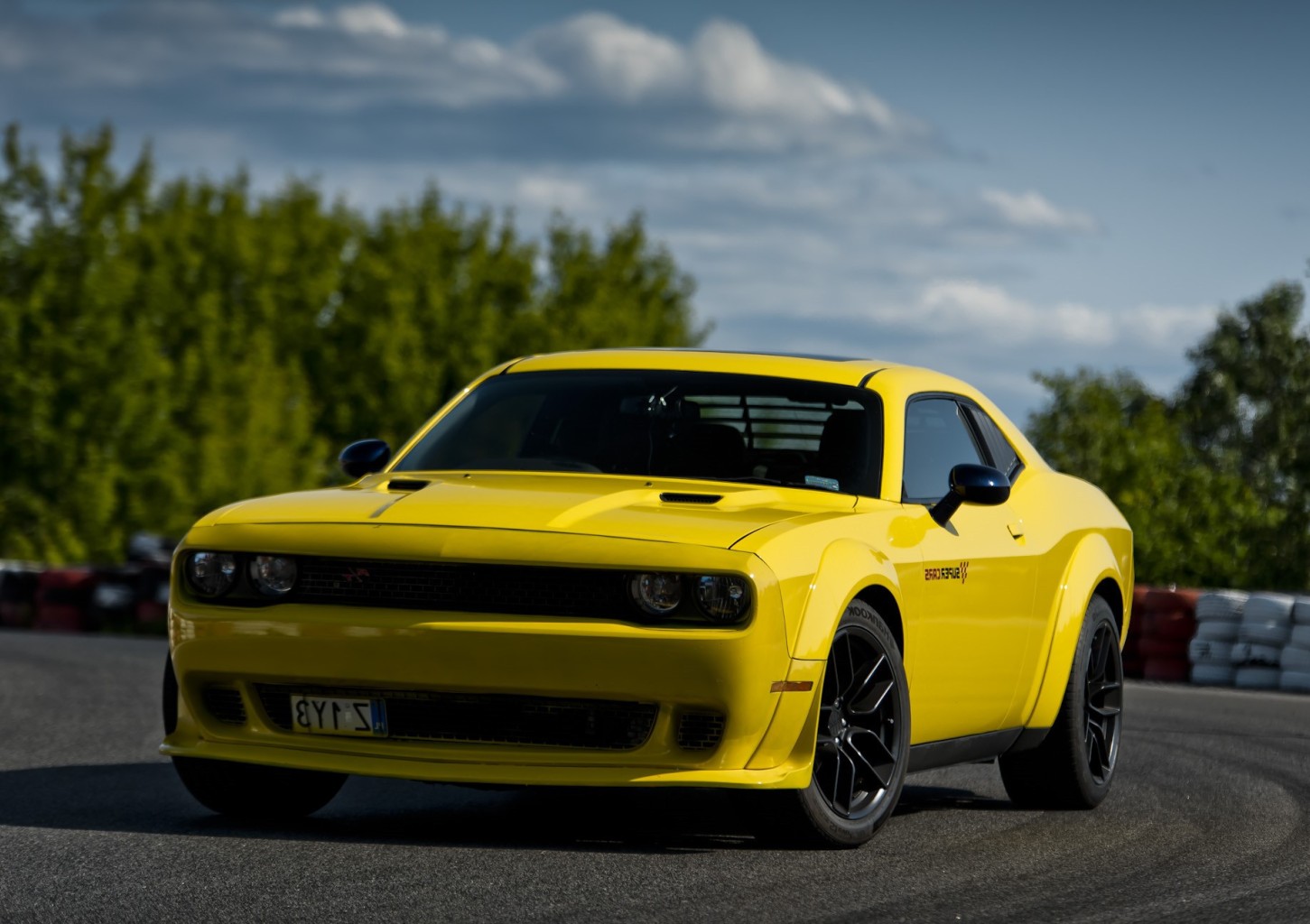 Jazda Dodge Challenger | 2 okrążenia | Wiele Lokalizacji