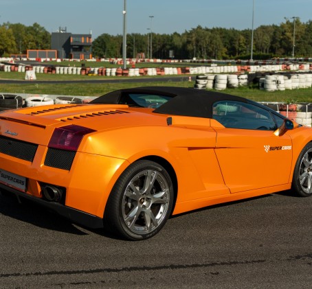 Pojedynek Lamborghini Gallardo vs. Dodge Viper | 4 okrążenia | Wiele Lokalizacji