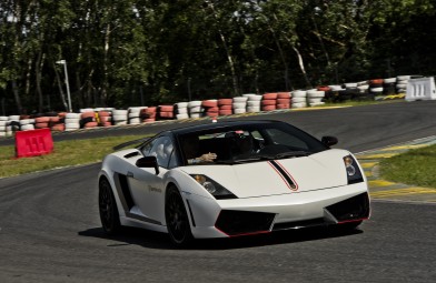 Pojedynek Lamborghini Gallardo vs. Nissan GTR | 4 okrążenia | Wiele Lokalizacji-Prezent dla Kobiety_P