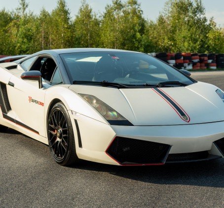 Pojedynek Lamborghini Gallardo vs. Ferrari F430 | 4 okrążenia | Wiele Lokalizacji