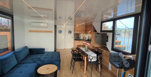 Odprężający Pobyt w Domku na Wodzie (2 Noce, 7 Osób) | HouseBoat Odra | Prezent dla Rodziców_P