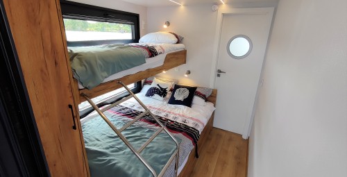 Odprężający Pobyt w Domku na Wodzie (2 Noce, 7 Osób) | HouseBoat Odra | Prezent na Urodziny_P