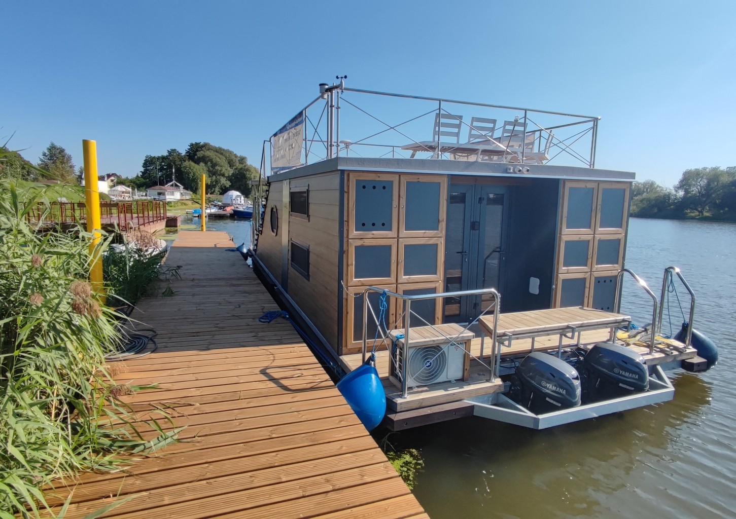 Odprężający Pobyt w Domku na Wodzie (2 Noce, 1-7  Osób) | HouseBoat Odra | Uraz