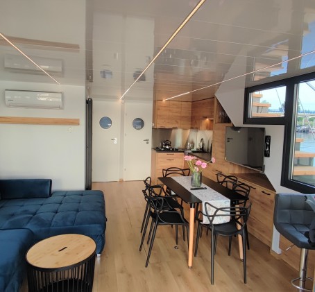 Odprężający Pobyt w Domku na Wodzie (1 Noc, 1-7 Osób) | HouseBoat Odra | Uraz