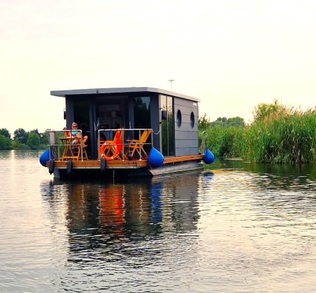 Relaksujący Pobyt w Domku na Wodzie (2 Noce, 1-5 Osób) | HouseBoat Odra | Uraz