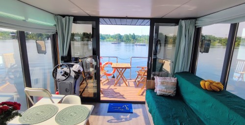 Relaksujący Pobyt w Domku na Wodzie (1 Noc, 5 Osób) | HouseBoat Odra | Prezent na Urodziny_P