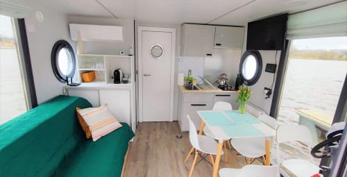 Relaksujący Pobyt w Domku na Wodzie (1 Noc, 5 Osób) | HouseBoat Odra | Prezent dla Rodziny_P