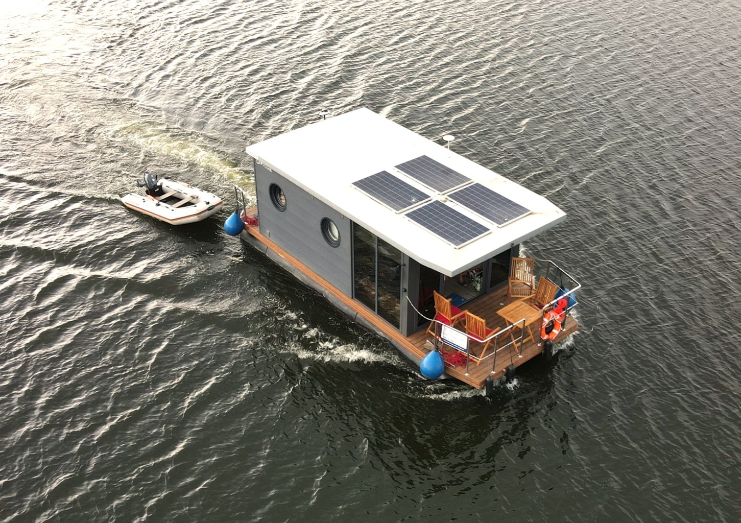 Relaksujący Pobyt w Domku na Wodzie (1 Noc, 1-5 Osób) | HouseBoat Odra | Uraz