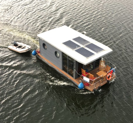 Relaksujący Pobyt w Domku na Wodzie (1 Noc, 1-5 Osób) | HouseBoat Odra | Uraz