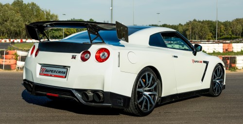 Jazda Nissanem GTR VIP Extreme (2 okrążenia) | Wiele Lokalizacji-Prezent dla Mężczyzny_P