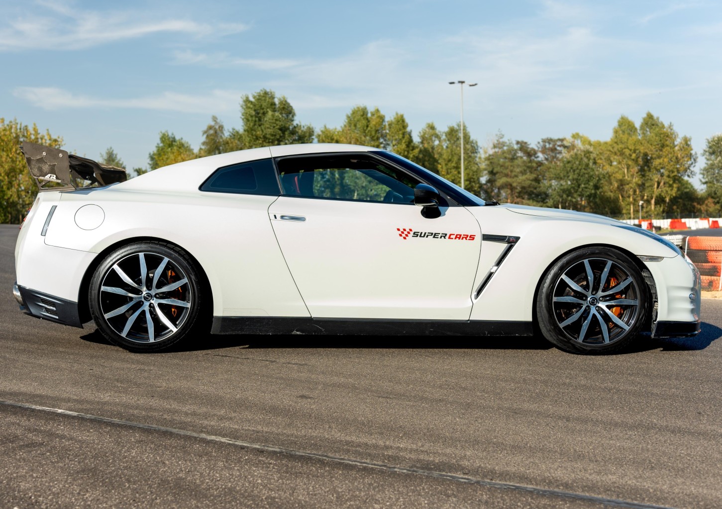 Jazda Nissanem GTR VIP Extreme | 2 okrążenia | Wiele Lokalizacji