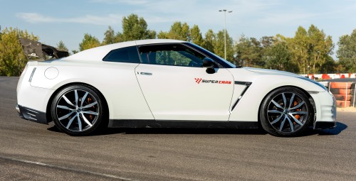 Jazda Nissanem GTR VIP Extreme (2 okrążenia) | Wiele Lokalizacji-Prezent dla Niej_P