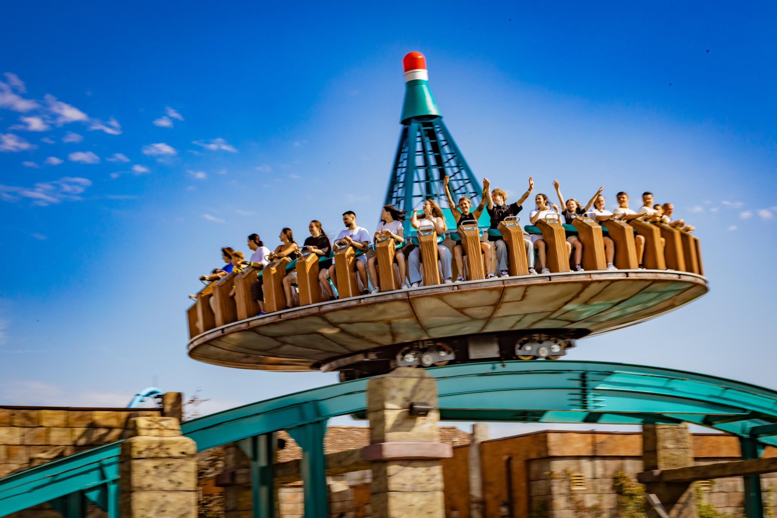 Niezapomniana Przygoda w Parku Rozrywki Energylandia z Noclegiem