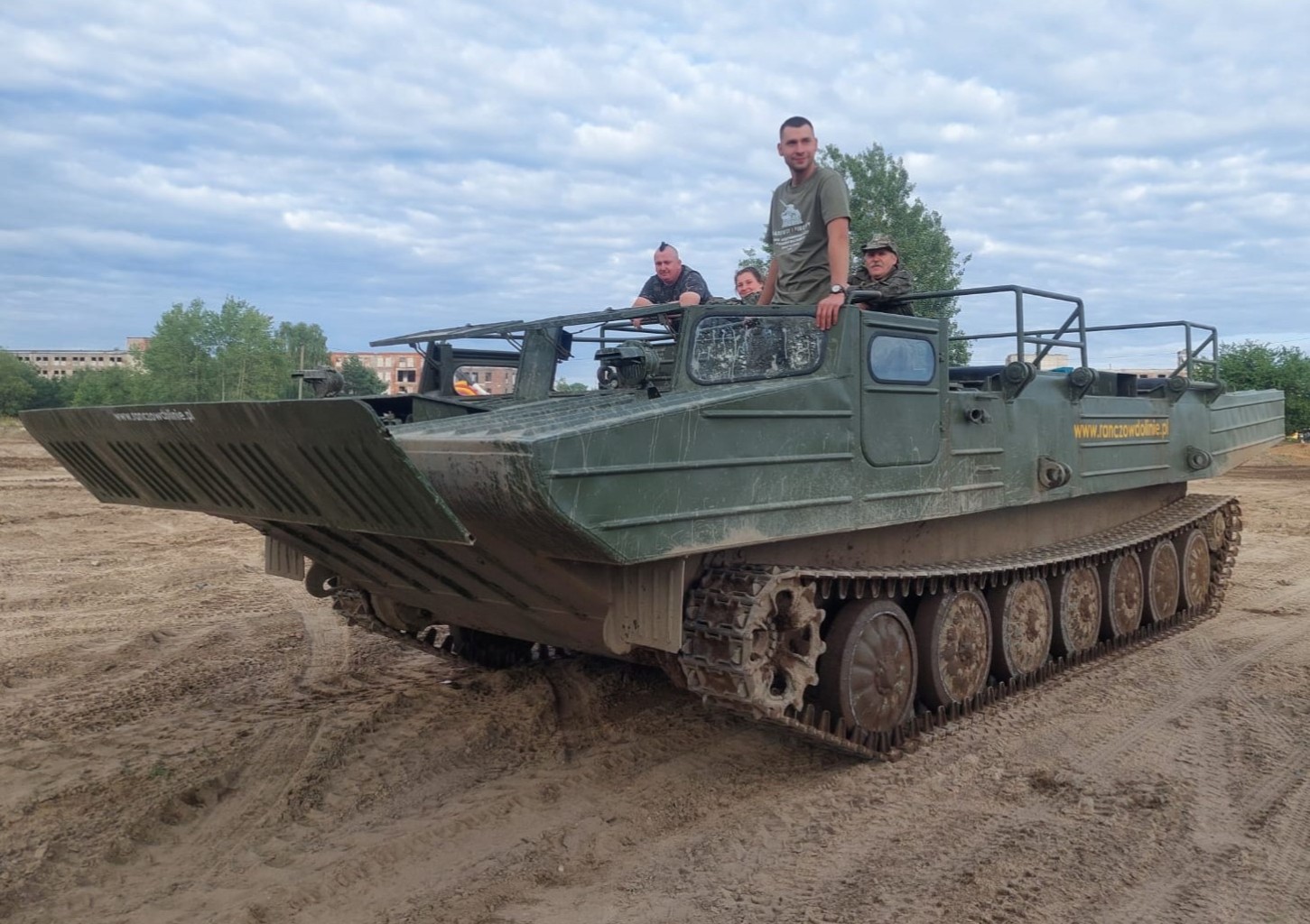 Przejażdżka Amfibią Gąsienicową dla Przyjaciół | Dąbrówka Kościelna