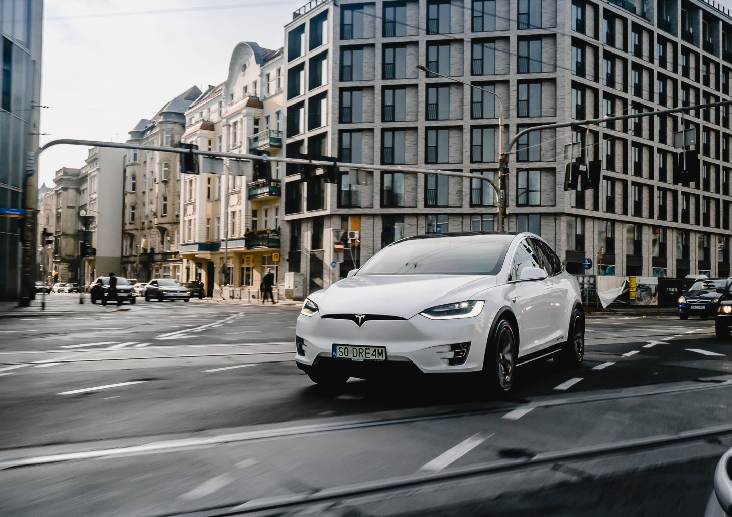 Jazda Teslą (30 minut) | Wiele Lokalizacji