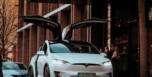 Jazda Teslą (90 minut) | Wiele Lokalizacji | Prezent dla Faceta_