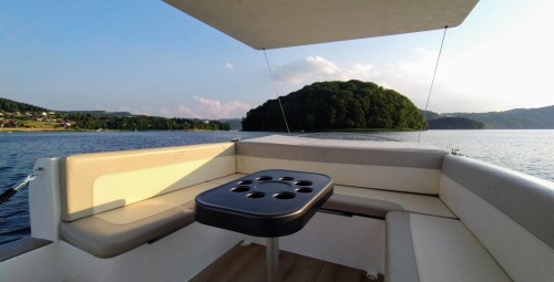 Romantyczny Rejs Elektrycznym Katamaranem dla Dwojga | Jezioro Rożnowskie (Nowy Sącz - okolice) | Prezent na Rocznicę_P