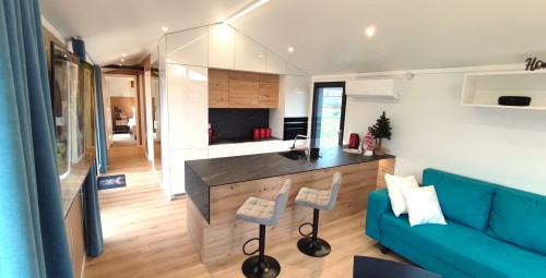 Odprężający Pobyt w Domku na Skraju Rzeki (2 Noce, 6 Osób) | HouseBoat Odra | Prezent dla Przyjaciółek_P