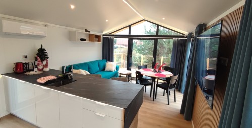 Odprężający Pobyt w Domku na Skraju Rzeki (2 Noce, 6 Osób) | HouseBoat Odra | Prezent dla Rodziny_P