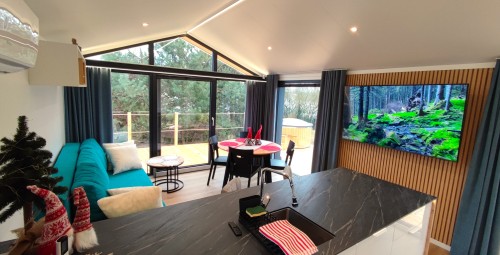 Odprężający Pobyt w Domku na Skraju Rzeki (2 Noce, 6 Osób) | HouseBoat Odra | Prezent dla Rodziców_P