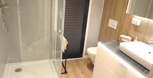 Odprężający Pobyt w Domku na Skraju Rzeki (2 Noce, 6 Osób) | HouseBoat Odra | Prezent dla Mamy_P