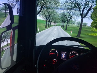 Jazda w Symulatorze Autobusu i Samochodu Ciężarowego | Piastów-Prezent na Urodziny_P