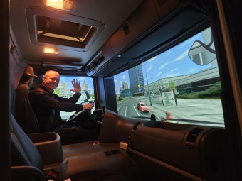 Jazda w Symulatorze Autobusu i Samochodu Ciężarowego | Piastów-Prezent na Imieniny_P