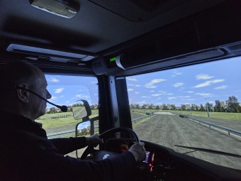 Jazda w Symulatorze Autobusu i Samochodu Ciężarowego | Piastów-Prezent dla Ukochanej_P
