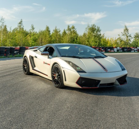 Pojedynek Lamborghini Gallardo vs. Dodge Viper | 2 okrążenia | Tor Główny Poznań