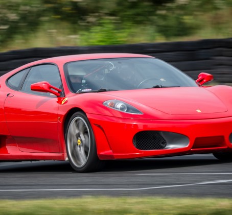 Pojedynek Ferrari F430 vs. Dodge Viper | 2 okrążenia | Tor Główny Poznań