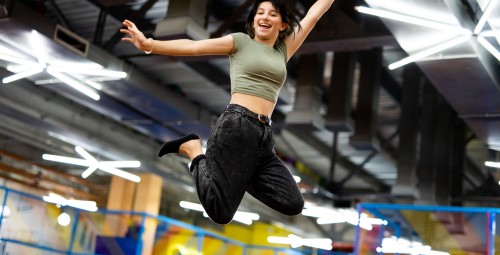 Szalona Zabawa w Parku Trampolin dla Dwojga (60 minut) | Suwałki-Prezent dla Dziewczyny_P