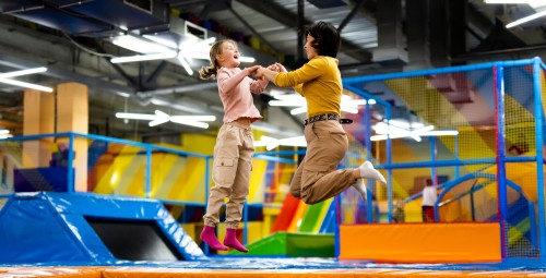 Szalona Zabawa w Parku Trampolin dla Przyjaciół (120 minut) | Suwałki-Prezent dla Znajomych_S