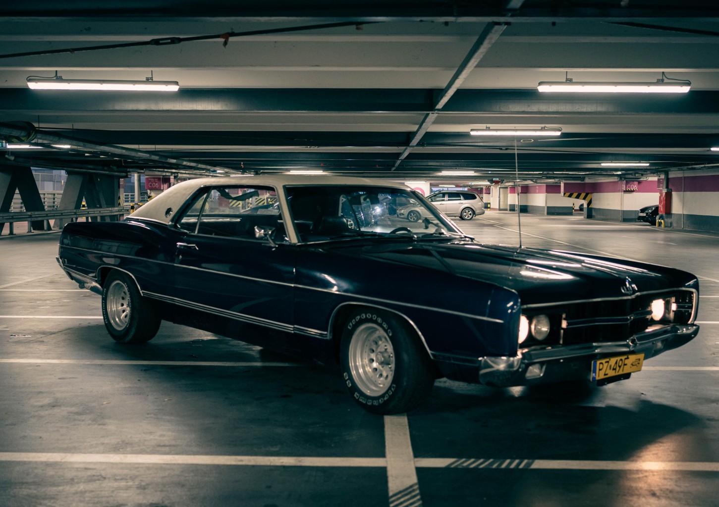 Przejazd Zabytkowym Fordem LTD | Poznań