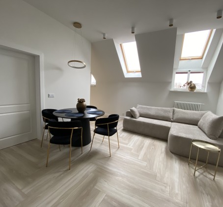 Pobyt w Apartamencie Superior (2 Noce, 1-4 Osoby) | Srebrna Luxury Apartments | Łódź