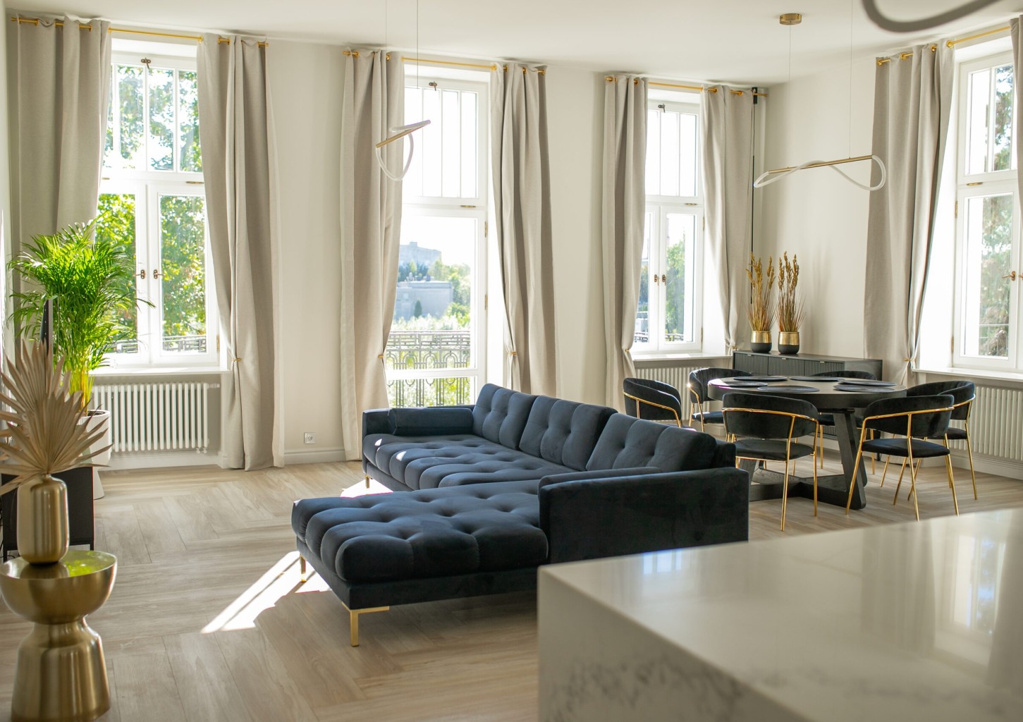 Pobyt w Apartamencie Deluxe (2 Noce, 1-4 Osoby) | Srebrna Luxury Apartments | Łódź