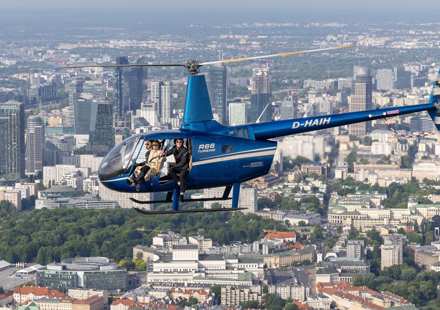 Lot Widokowy Helikopterem bez Drzwi (30 minut) | Warszawa