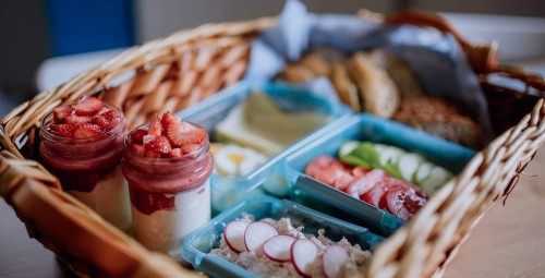 Urokliwy Pobyt w Szałasie (1 Noc, 2 Osoby) | Siedlisko Raz Się Żyje | Adamów-Prezent dla Dwojga_P