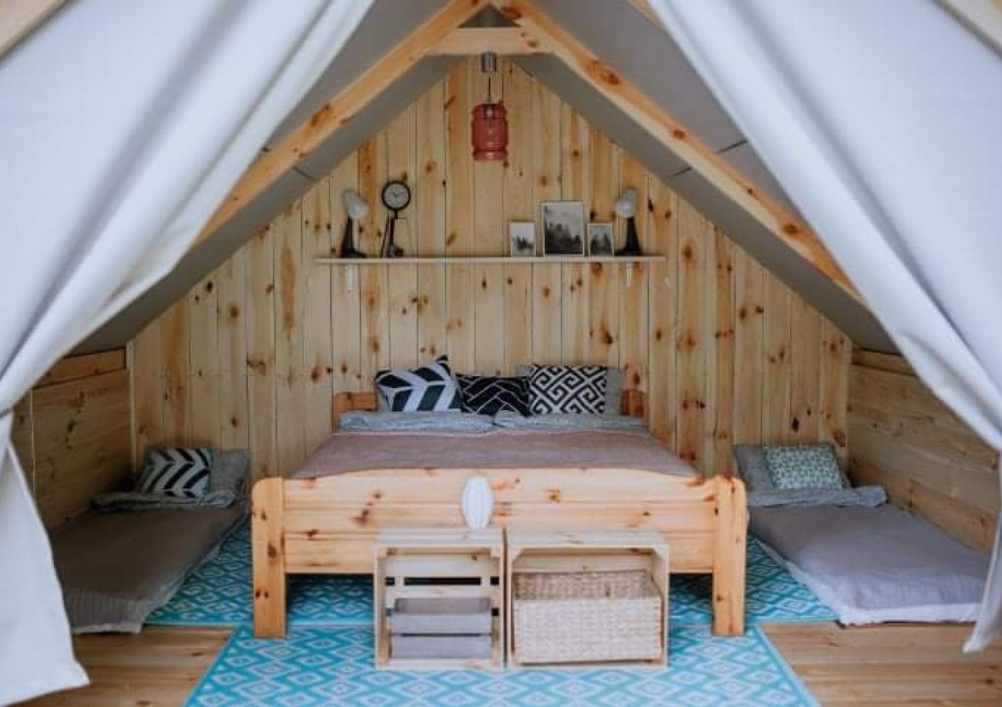 Urokliwy Pobyt w Szałasie (1 Noc, 2 Osoby) | Siedlisko Raz Się Żyje | Adamów