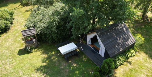 Urokliwy Pobyt w Szałasie (1 Noc, 4 Osoby) | Siedlisko Raz Się Żyje | Adamów-Prezent dla Znajomych_P