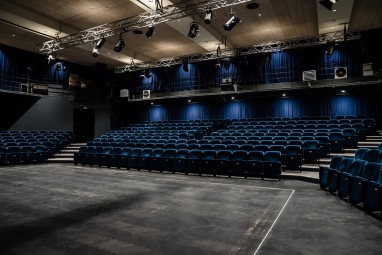 Spektakl w Teatrze Garnizon Sztuki dla Dwojga | Warszawa-Prezent dla Przyjaciół_P